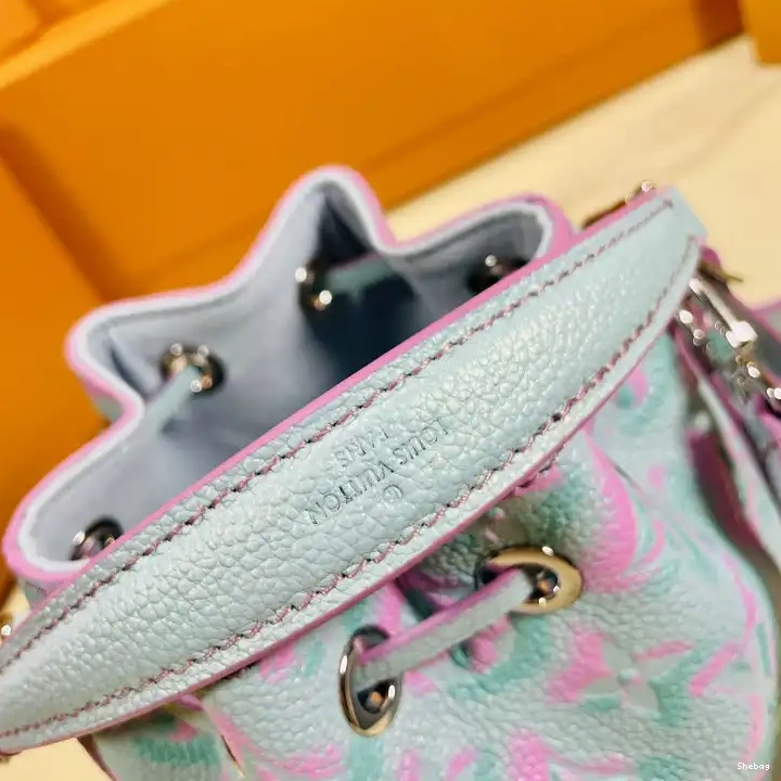 Bag 2207DJ0015 LV 0619